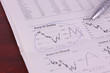 Euro in Dollar - Kurs / Zeitung mit Stift