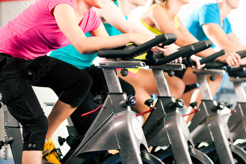 Photo: Spinning im Fitnessstudio Spinning im Fitnessstudio