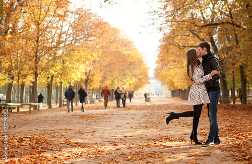 Photo : Young beautiful couple in the Luxembourg garden at fall. Paris, Young beautiful couple in the Luxembourg garden at fall. Paris,