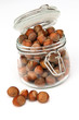 vaso con nocciole