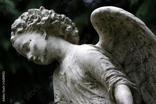 Foto: Engelsfigur auf einem Friedhof Engelsfigur auf einem Friedhof
