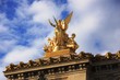 Foto: Statue sur le toit de l'opéra Statue sur le toit de l'opéra