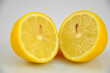saftige Orange in zwei Hälften