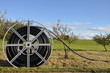 große Kabelrolle auf der Wiese