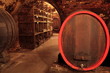 alter Weinkeller, Rotwein Barrique-Fässer, Eichenfässer