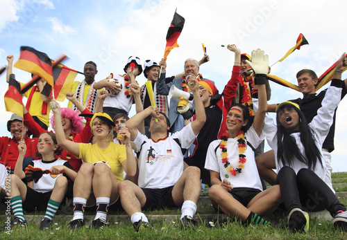Foto: deutsche Fußballfans, jubelnd deutsche Fußballfans, jubelnd