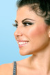 Foto: Beautiful woman face looking sideways Beautiful woman face looking sideways