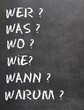 Wer ? Was ? Wo ?... Fragen auf Kreidetafel