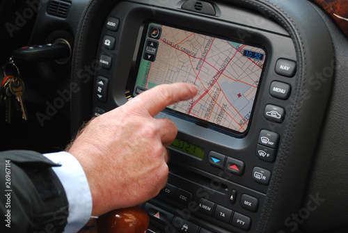 Foto: Fahren mit dem Navigationssystem Fahren mit dem Navigationssystem