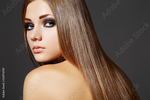 Photo: Fashion hairstyle. Model with long hair and evening make-up Fashion hairstyle. Model with long hair and evening make-up