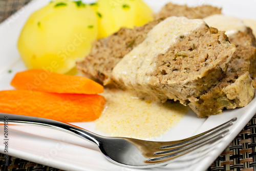 Photo: Hackbraten mit Beilagen Hackbraten mit Beilagen