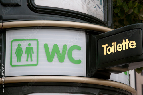 Foto: Straßentoilette - Wegweiser Straßentoilette - Wegweiser