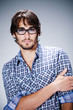 homme caucasien / européen lunettes
