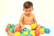 Bébé et ses balles