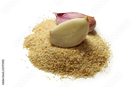 Photo: Aglio in spicchi e polvere Aglio in spicchi e polvere