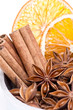Anis étoilé, cannelle et orange séchée