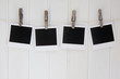 4 Polaroid vor weißer Holzwand