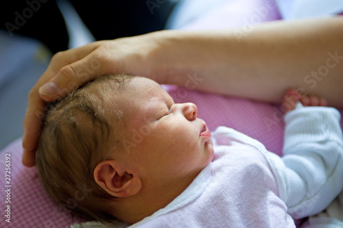 Photo : baby and mothers hand baby and mothers hand