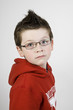 Junge mit Brille