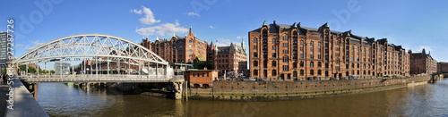 Foto: Panorama der Hamburger Speicherstadt am Zollkanal und Block P Panorama der Hamburger Speicherstadt am Zollkanal und Block P