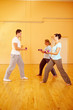 Hanteltraining mit Trainer