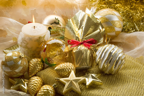 Photo: gift and gold xmas decorations- decorazioni natalizie gift and gold xmas decorations- decorazioni natalizie