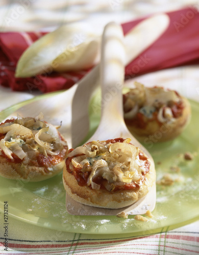 Photo: Chicory and blue cheese mini pizzas Chicory and blue cheese mini pizzas