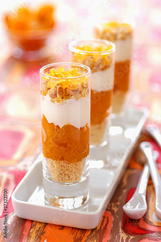 Foto: Orange, cream and sponge desserts Orange, cream and sponge desserts
