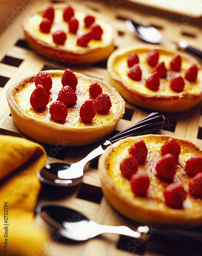 Photo: fondant maras strawberry tartlets flavored with honey fondant maras strawberry tartlets flavored with honey