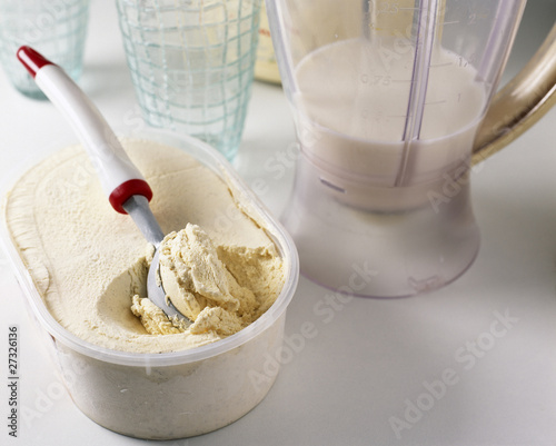 Photo: Making a scoop of ice cream Making a scoop of ice cream