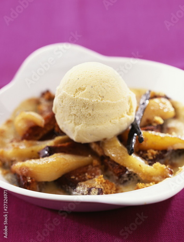 Photo: Gingerbread and pears with vanilla ice cream Gingerbread and pears with vanilla ice cream
