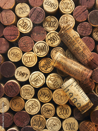 Foto: Corks from vintage wine bottles Corks from vintage wine bottles