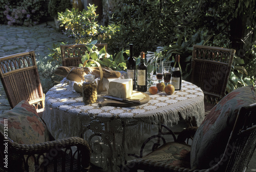 Photo: Table setting outdoors Table setting outdoors