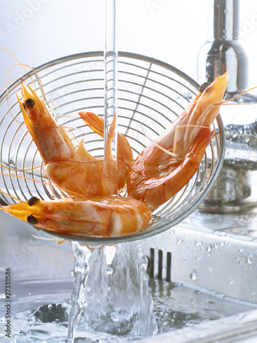 Photo: Rinsing shrimps in the sink Rinsing shrimps in the sink