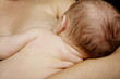 Bébé mange
