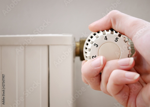 Foto: Valve and hand Valve and hand