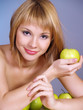 Foto: Portrait of the beautiful young woman with apples Portrait of the beautiful young woman with apples
