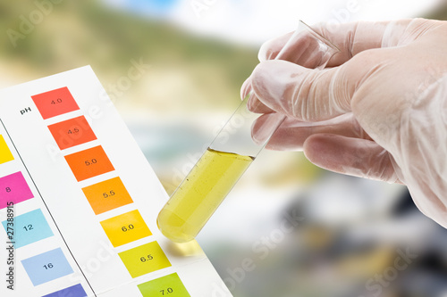 Foto: Outdoor pH test Outdoor pH test