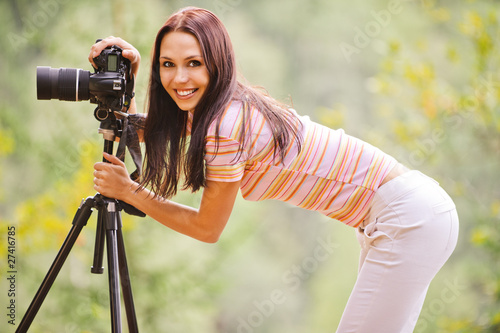 Foto: Beautiful girl with camera Beautiful girl with camera