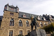 Reiterstandbild vor Schloss Burg