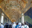 Pasillo de los Mapas del Vaticano visitado por turistas