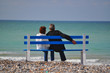 couple regardant l'océan