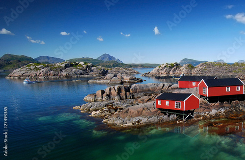 Foto: Drei Rorbu Blockütten am Fjord Drei Rorbu Blockütten am Fjord