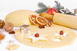 Weihnachtsplätzchen werden gebacken.