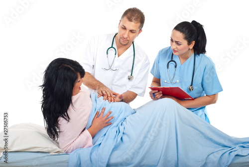 Foto: Woman with painful abdomen in hospital Woman with painful abdomen in hospital
