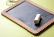 Kreidetafel auf grŸnem Hintergrund Kreidetafel auf grŸnem Hintergrund