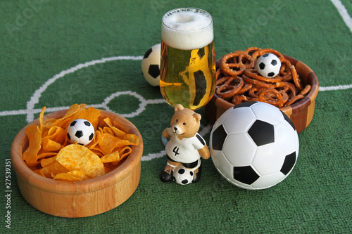 Foto: Fussball Bier und Chips Fussball Bier und Chips