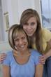 Foto: Smiling portrait of a mother and teenage daughter Smiling portrait of a mother and teenage daughter