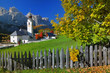 Dorf im herbstlichen Südtirol Dorf im herbstlichen Südtirol