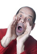 homme senior appelant au secours